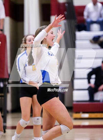 Thumbnail 2 in Ardsley vs. Red Hook (NYSPHSAA Class B Regional Semifinal) photogallery.