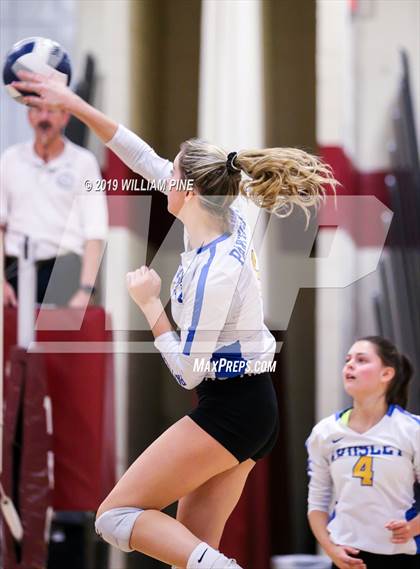 Thumbnail 1 in Ardsley vs. Red Hook (NYSPHSAA Class B Regional Semifinal) photogallery.