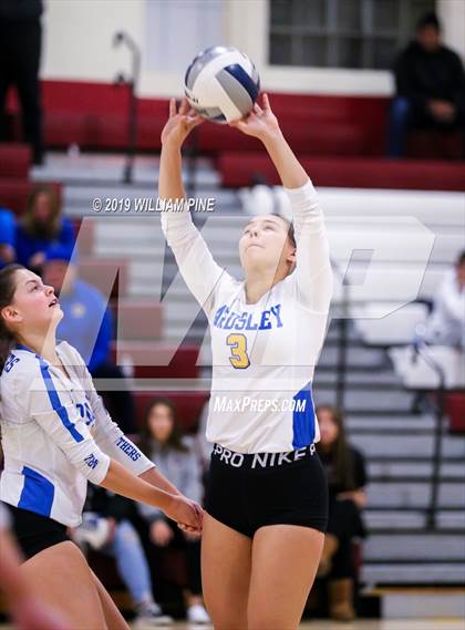 Thumbnail 1 in Ardsley vs. Red Hook (NYSPHSAA Class B Regional Semifinal) photogallery.