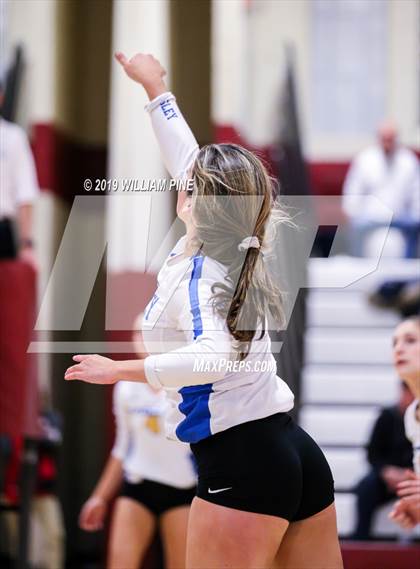 Thumbnail 2 in Ardsley vs. Red Hook (NYSPHSAA Class B Regional Semifinal) photogallery.