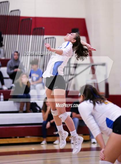 Thumbnail 2 in Ardsley vs. Red Hook (NYSPHSAA Class B Regional Semifinal) photogallery.