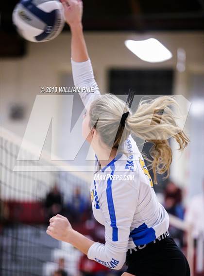 Thumbnail 3 in Ardsley vs. Red Hook (NYSPHSAA Class B Regional Semifinal) photogallery.