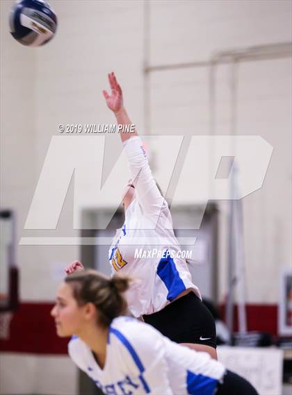 Thumbnail 1 in Ardsley vs. Red Hook (NYSPHSAA Class B Regional Semifinal) photogallery.