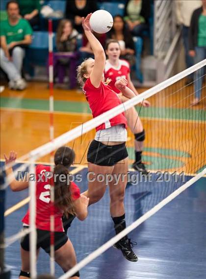 Thumbnail 2 in Ponaganset vs. Coventry (RIIL D1 Final) photogallery.