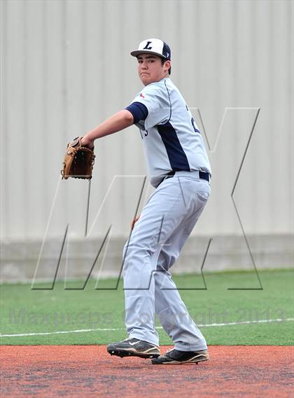 Thumbnail 3 in St. Michael's vs Liberty Christian (Texas Private School Classic) photogallery.