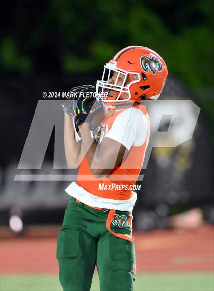 Thumbnail 2 in Bishop Moore vs Eastside (FHSAA 3A Region 2 Regional Quarterfinal) photogallery.