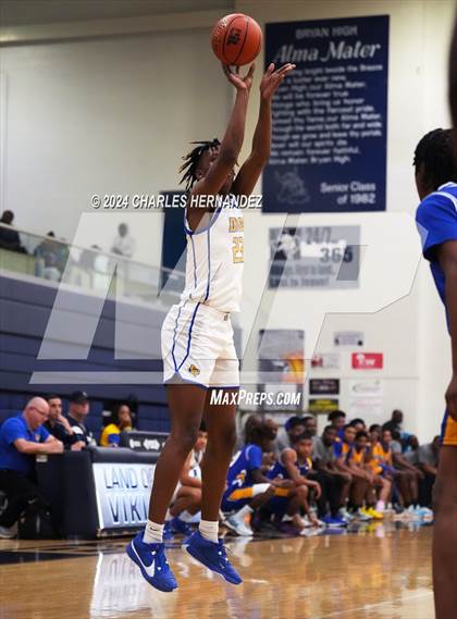 Thumbnail 3 in Washington vs Chapel Hill (UIL 4A Region III Semifinal) photogallery.
