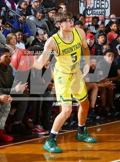 Thumbnail 2 in Memphis East vs. Mountain Brook (Hotbed Classic) photogallery.