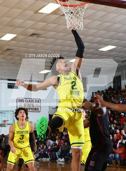 Thumbnail 3 in Memphis East vs. Mountain Brook (Hotbed Classic) photogallery.