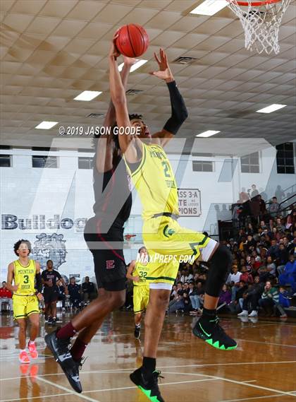 Thumbnail 1 in Memphis East vs. Mountain Brook (Hotbed Classic) photogallery.