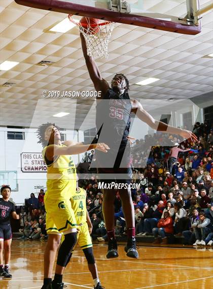 Thumbnail 3 in Memphis East vs. Mountain Brook (Hotbed Classic) photogallery.