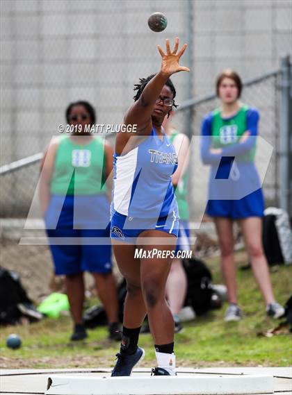 Thumbnail 2 in Kern Invitational photogallery.