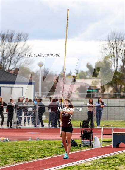 Thumbnail 3 in Kern Invitational photogallery.
