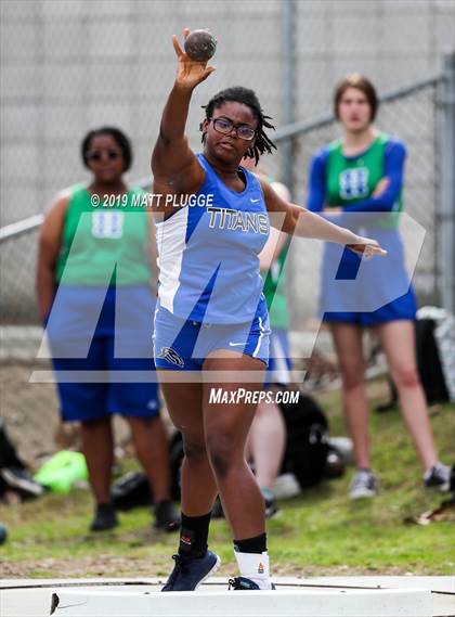 Thumbnail 1 in Kern Invitational photogallery.