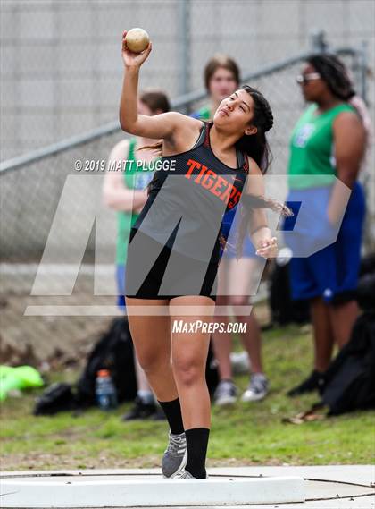 Thumbnail 3 in Kern Invitational photogallery.