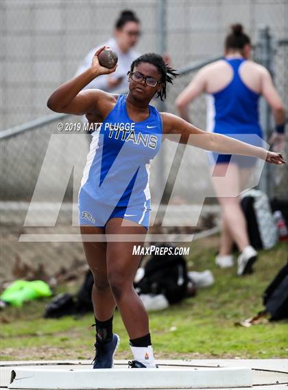 Thumbnail 2 in Kern Invitational photogallery.