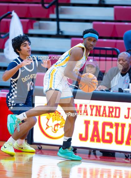 Thumbnail 3 in Mays vs Decatur (Hard In The Paint Classic) photogallery.