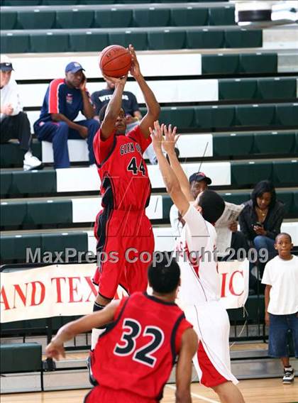 Thumbnail 3 in St. Thomas Catholic vs Glen Oaks (Texas Jamboree) photogallery.