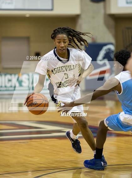 Thumbnail 2 in Lee vs. Asheville Christian Academy (Hoodie's House Hoops Classic) photogallery.