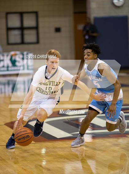 Thumbnail 2 in Lee vs. Asheville Christian Academy (Hoodie's House Hoops Classic) photogallery.