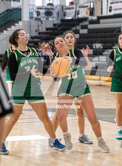 Thumbnail 2 in Belen vs. West Las Vegas (Al Armendariz Tournament) photogallery.
