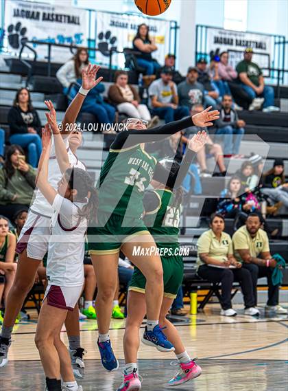 Thumbnail 1 in Belen vs. West Las Vegas (Al Armendariz Tournament) photogallery.