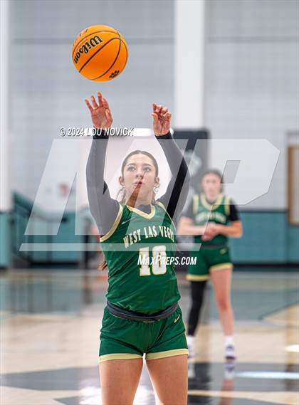 Thumbnail 1 in Belen vs. West Las Vegas (Al Armendariz Tournament) photogallery.