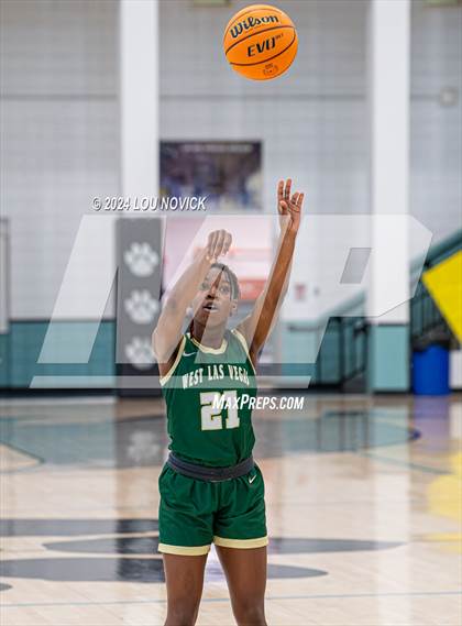 Thumbnail 2 in Belen vs. West Las Vegas (Al Armendariz Tournament) photogallery.