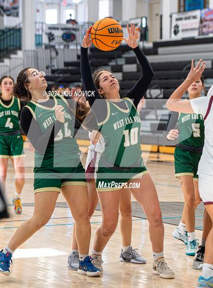 Thumbnail 1 in Belen vs. West Las Vegas (Al Armendariz Tournament) photogallery.