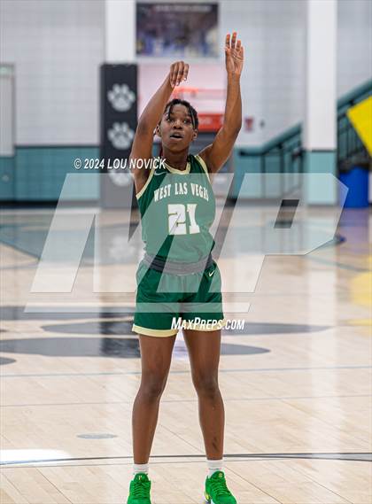 Thumbnail 3 in Belen vs. West Las Vegas (Al Armendariz Tournament) photogallery.
