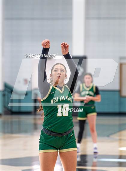 Thumbnail 2 in Belen vs. West Las Vegas (Al Armendariz Tournament) photogallery.