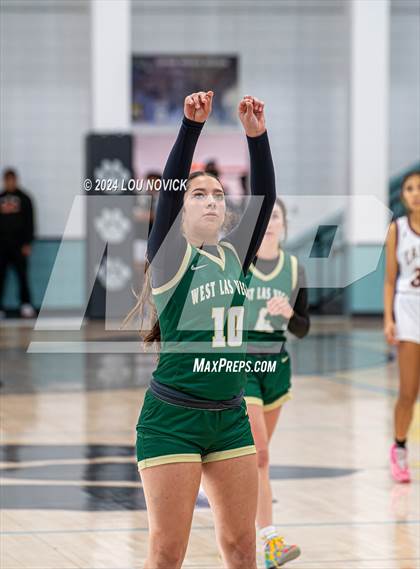 Thumbnail 2 in Belen vs. West Las Vegas (Al Armendariz Tournament) photogallery.