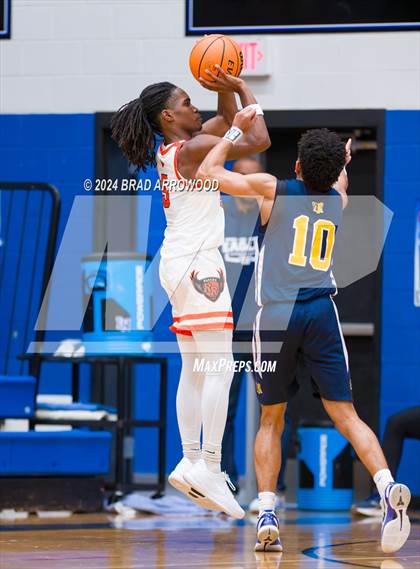 Thumbnail 2 in Carmel Christian vs. Rocky River (Phenom Lakesgiving) photogallery.