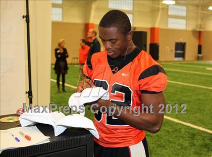 Thumbnail 2 in 2011 U.S. Air Force National Player of the Year - Jonathan Gray  photogallery.