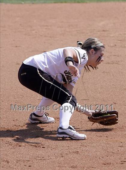 Thumbnail 2 in Calvary Chapel vs. Citrus Valley (CIF SS D6 Final) photogallery.