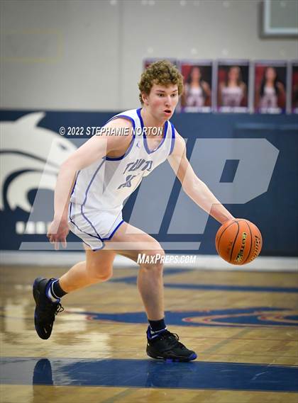 Thumbnail 3 in Toutle Lake vs Ocosta (WIAA 2B District Playoff) photogallery.