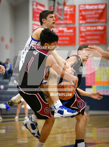 Thumbnail 2 in Toutle Lake vs Ocosta (WIAA 2B District Playoff) photogallery.