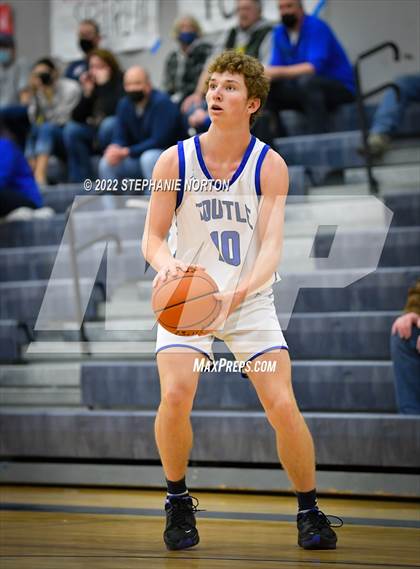 Thumbnail 2 in Toutle Lake vs Ocosta (WIAA 2B District Playoff) photogallery.