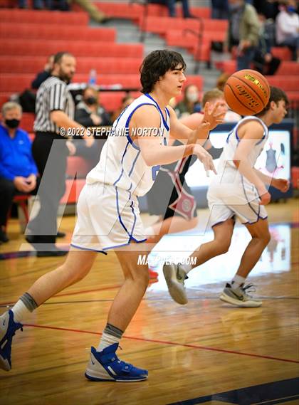Thumbnail 1 in Toutle Lake vs Ocosta (WIAA 2B District Playoff) photogallery.