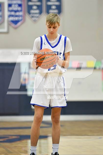 Thumbnail 2 in Toutle Lake vs Ocosta (WIAA 2B District Playoff) photogallery.