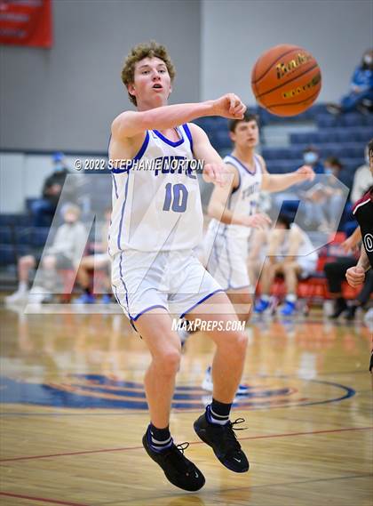 Thumbnail 3 in Toutle Lake vs Ocosta (WIAA 2B District Playoff) photogallery.