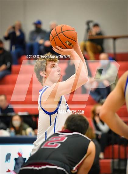 Thumbnail 1 in Toutle Lake vs Ocosta (WIAA 2B District Playoff) photogallery.