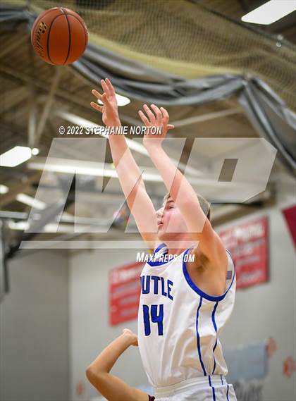 Thumbnail 1 in Toutle Lake vs Ocosta (WIAA 2B District Playoff) photogallery.