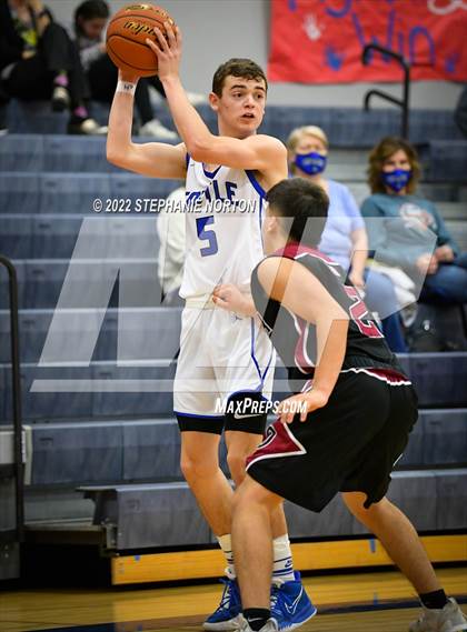 Thumbnail 3 in Toutle Lake vs Ocosta (WIAA 2B District Playoff) photogallery.