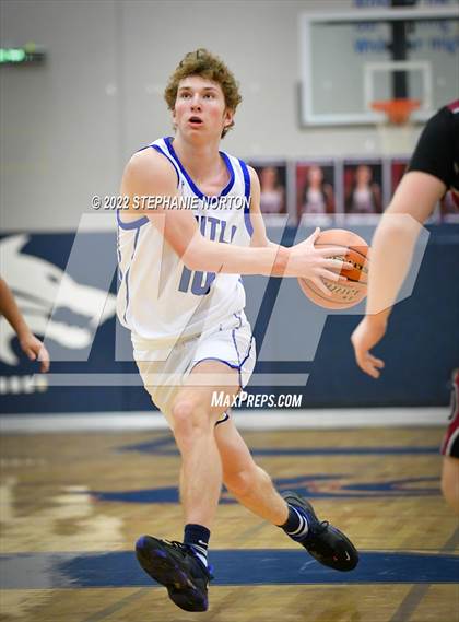 Thumbnail 3 in Toutle Lake vs Ocosta (WIAA 2B District Playoff) photogallery.