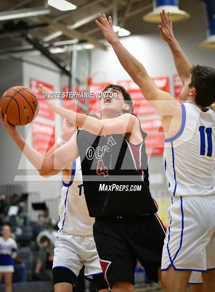 Thumbnail 3 in Toutle Lake vs Ocosta (WIAA 2B District Playoff) photogallery.