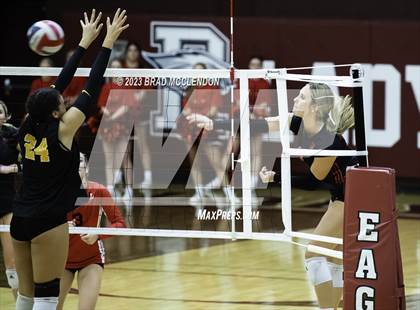 Thumbnail 1 in Lovejoy vs Forney (UIL 5A Region 2 Quarter-Final Playoff) photogallery.