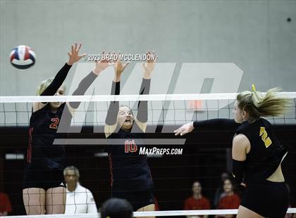 Thumbnail 1 in Lovejoy vs Forney (UIL 5A Region 2 Quarter-Final Playoff) photogallery.