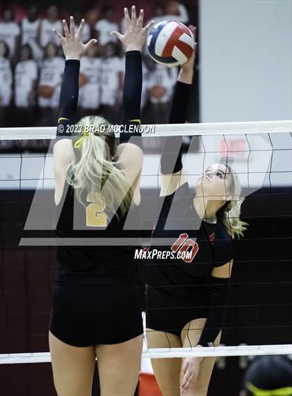 Thumbnail 1 in Lovejoy vs Forney (UIL 5A Region 2 Quarter-Final Playoff) photogallery.