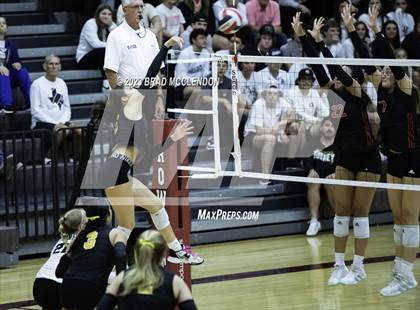 Thumbnail 3 in Lovejoy vs Forney (UIL 5A Region 2 Quarter-Final Playoff) photogallery.
